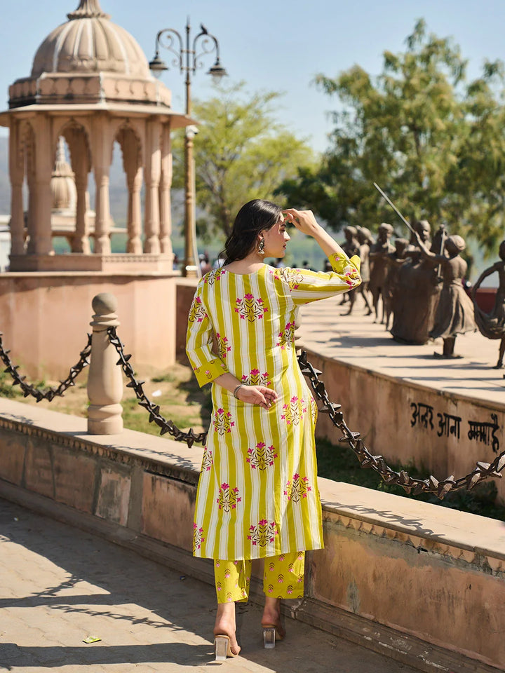 Floral-Printed Yoke With Vertical Pintuck Detailing Kurta Trouser Dupatta Set