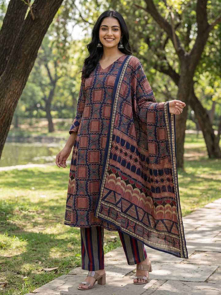 Straight Geometric Print With Kurta Trouser Dupatta Set