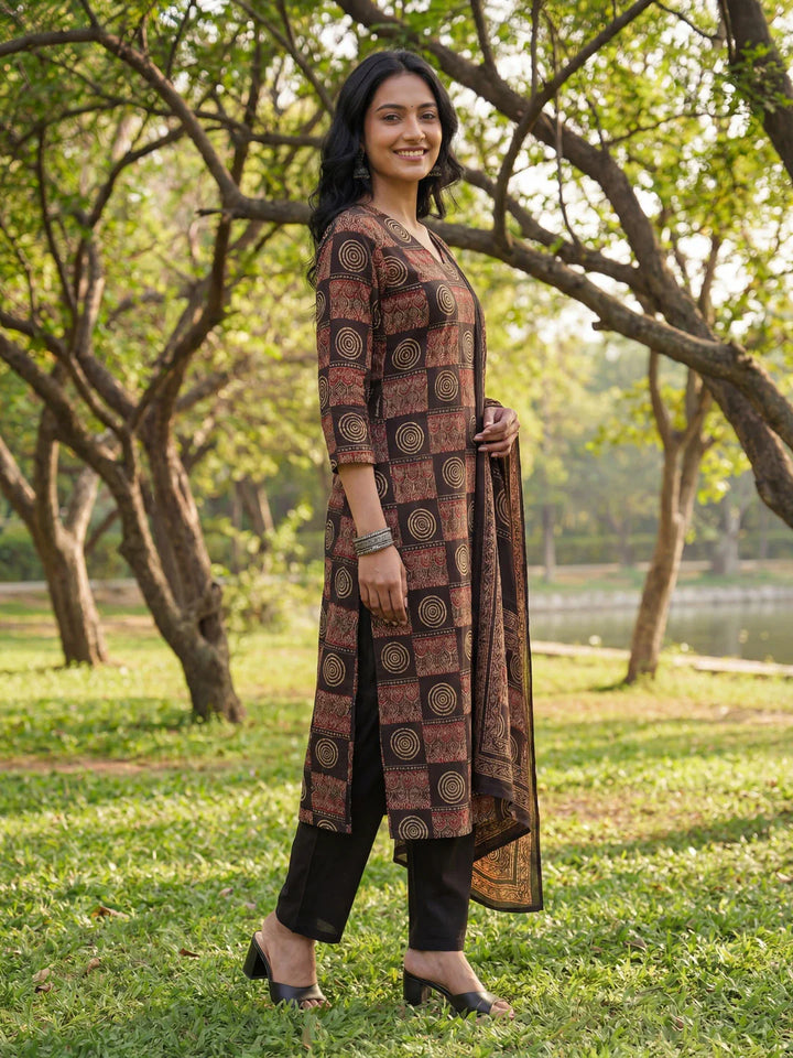 Straight Geometric Print Kurta Trouser Dupatta Set
