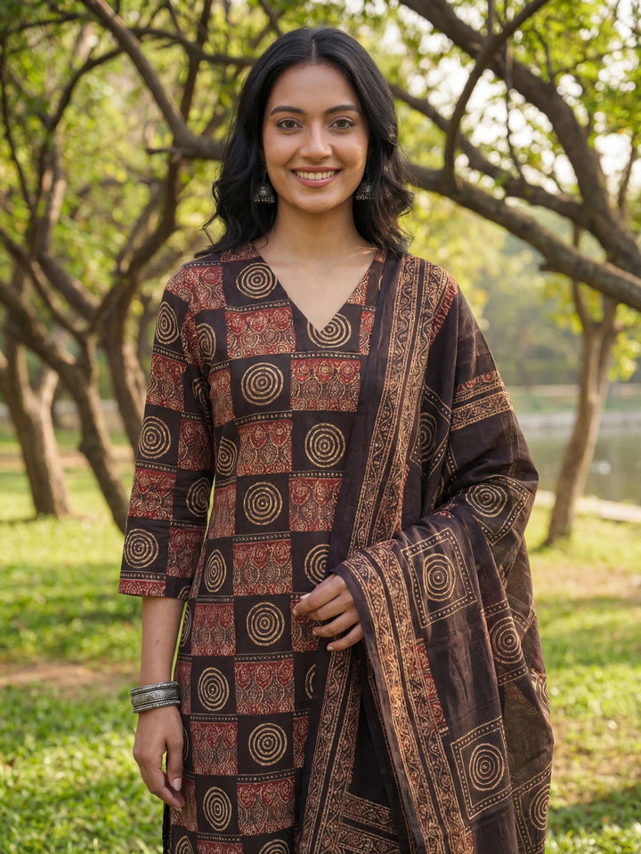 Straight Geometric Print Kurta Trouser Dupatta Set