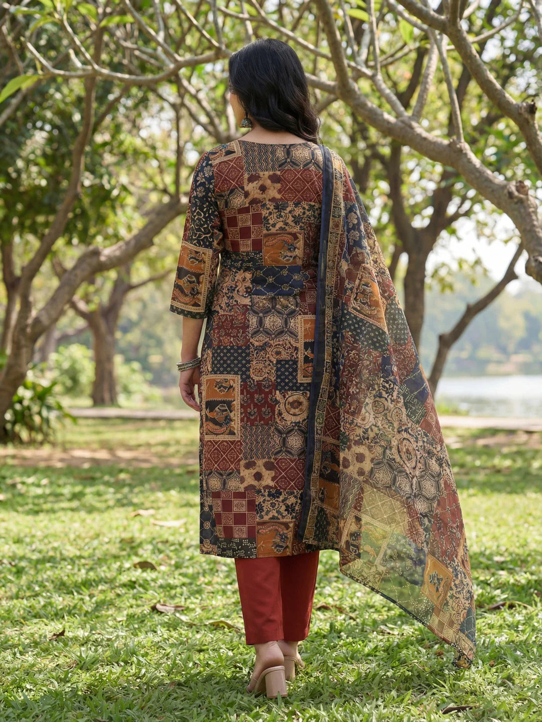 Straight Ethnic Motifs Print Kurta Trouser Dupatta Set