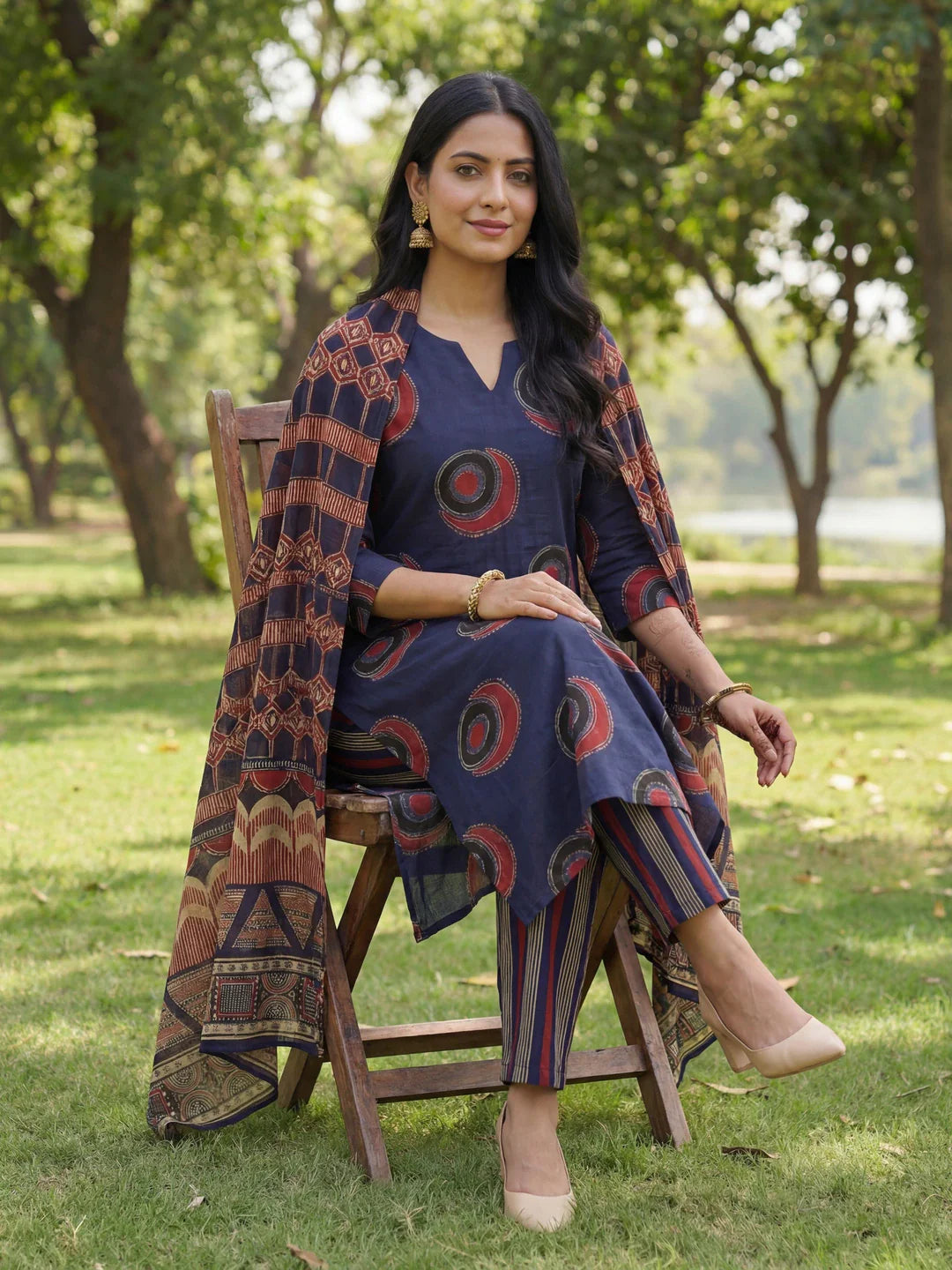 Straight Ethnic Motifs Print Kurta Trouser Dupatta Set