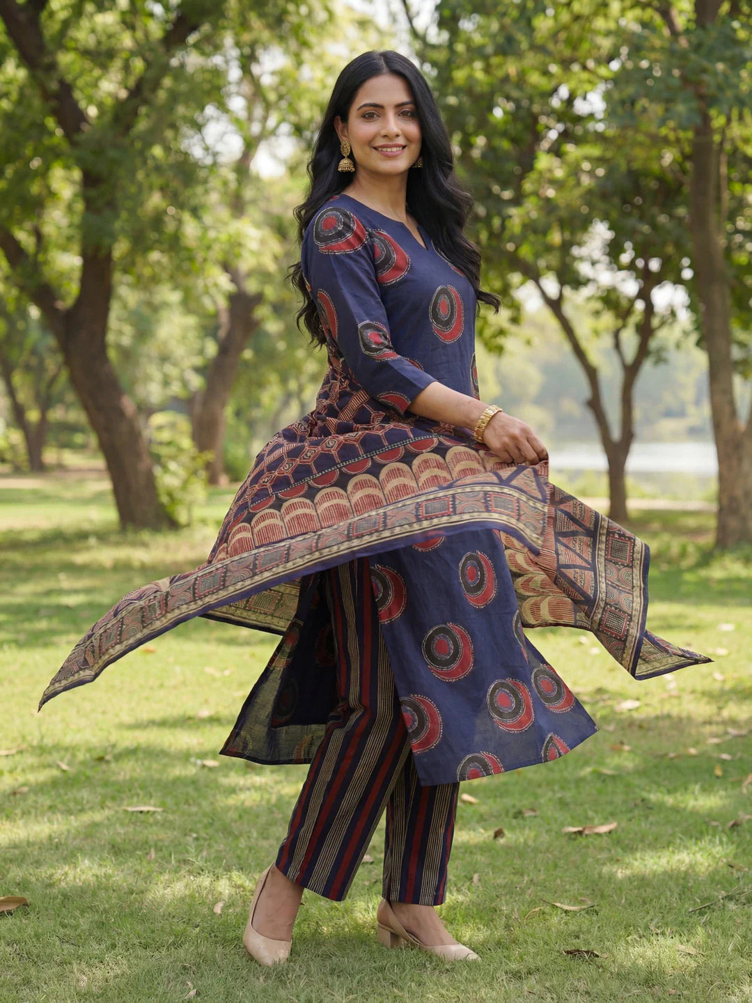 Straight Ethnic Motifs Print Kurta Trouser Dupatta Set