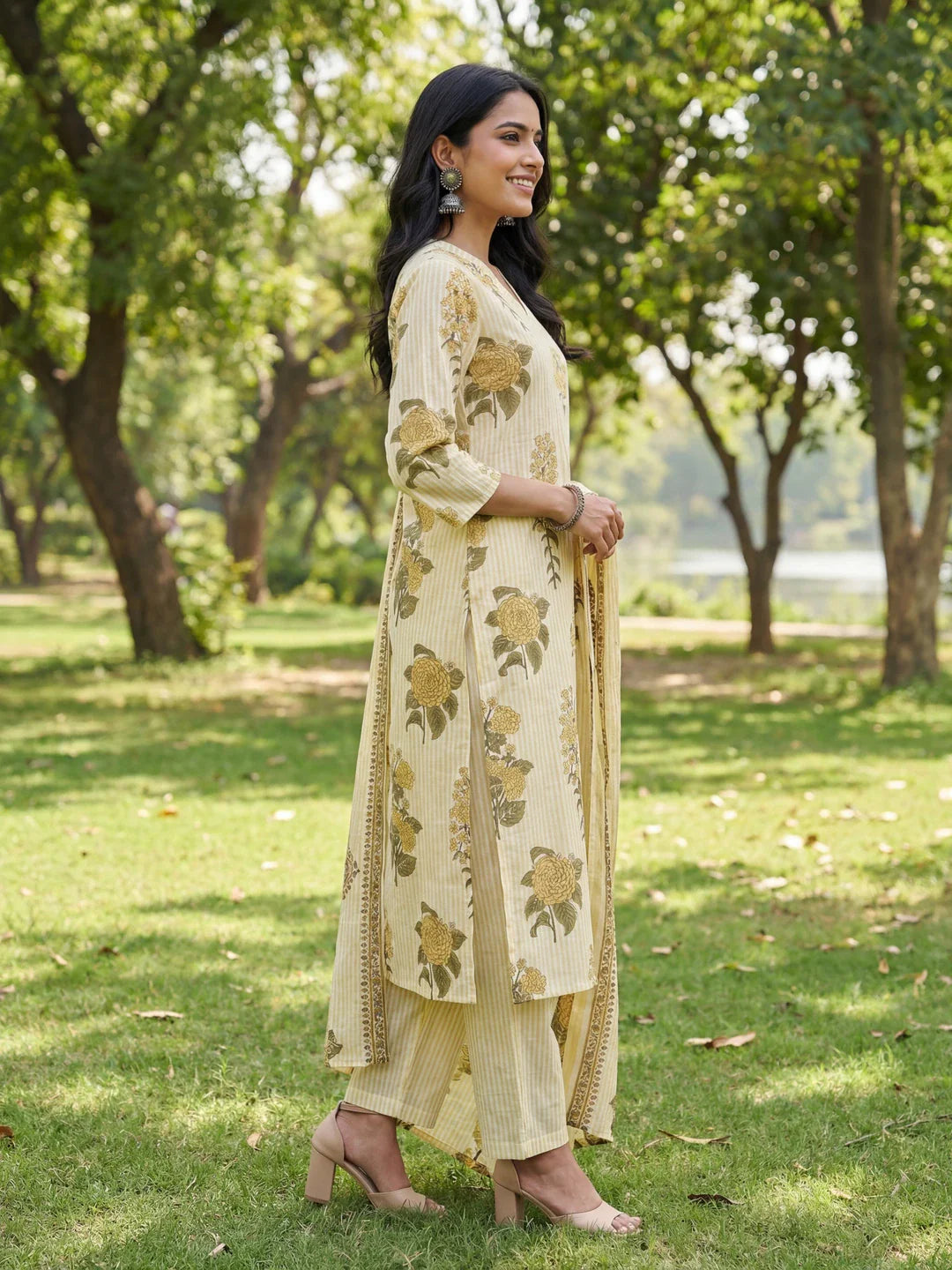 Straight Design Striped And Floral Print With This Kurta Trouser Dupatta Set