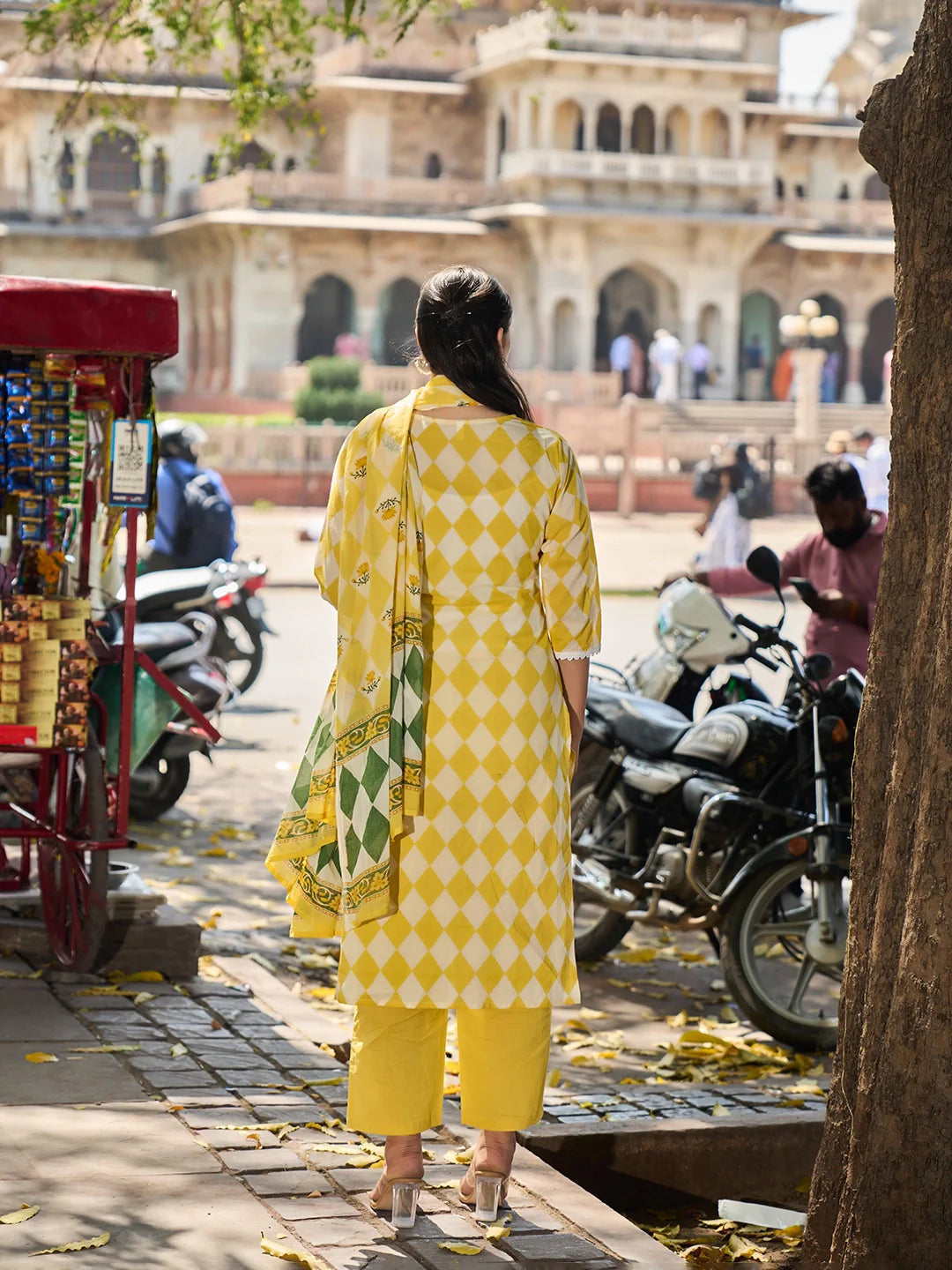 Floral Straight Thared Work Kurta Trouser Dupatta Set