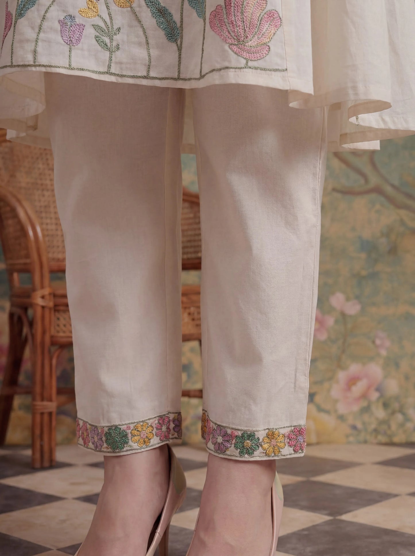 Cotton Embroidered Have A Linin Kurta Pant Dupatta Set