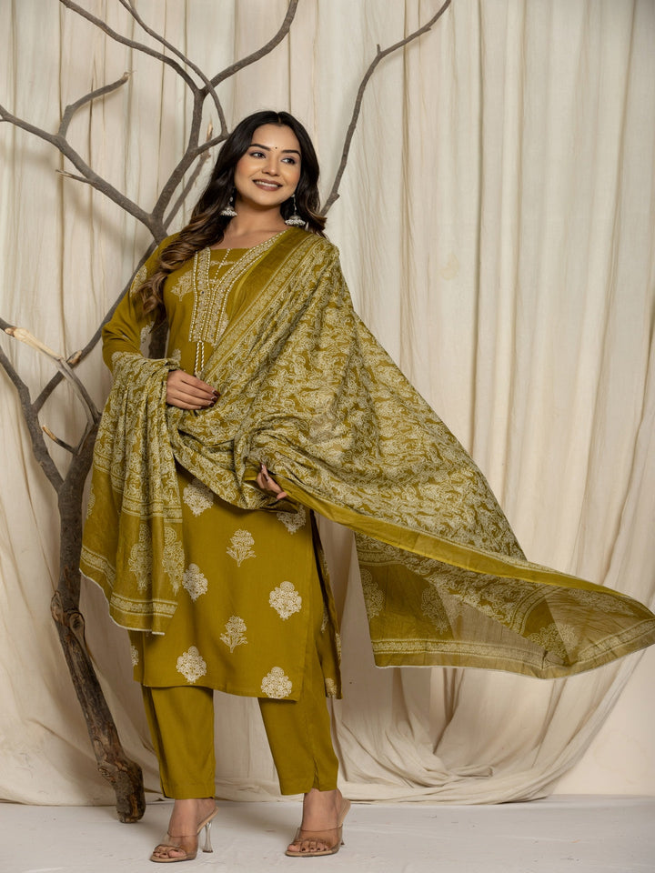 Floral Print Rayon Straight Kurta Set with Trousers &amp; Dupatta