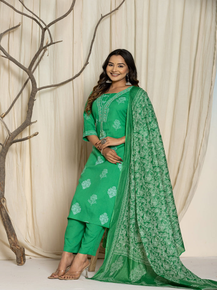 Floral Print Rayon Straight Kurta Set with Trousers &amp; Dupatta