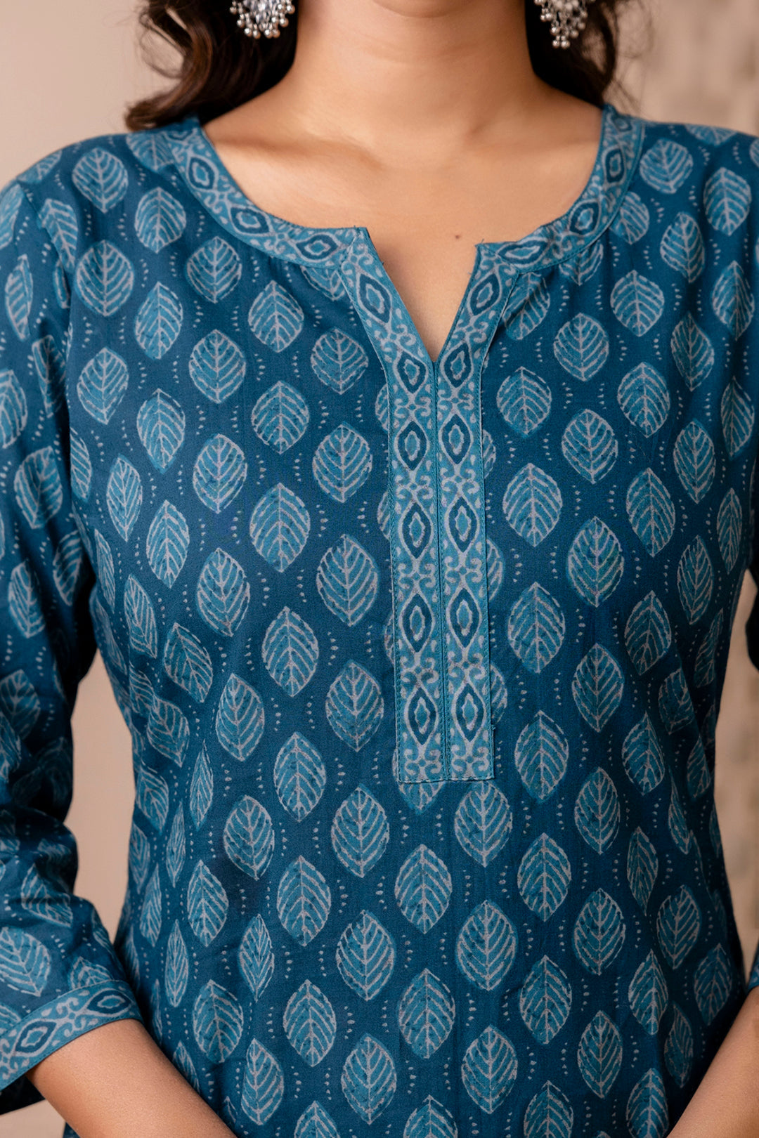 Teal Blue Printed Straight Kurta with Three Quarter Sleeves