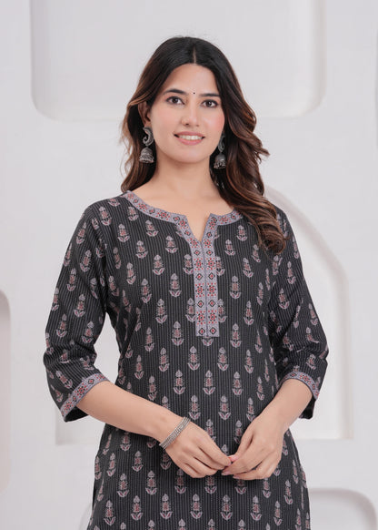 Black Printed Straight Kurta with Three Quarter Sleeves
