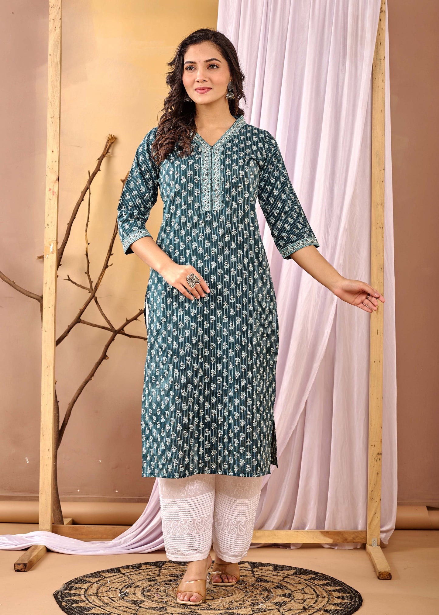 Green Printed Straight Kurta with Three Quarter Sleeves