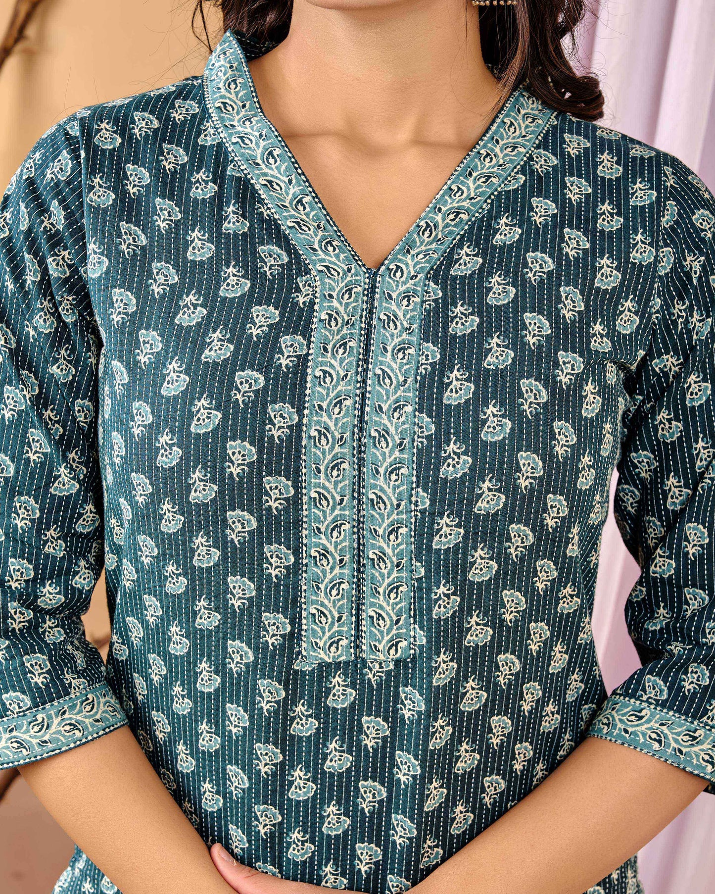 Green Printed Straight Kurta with Three Quarter Sleeves