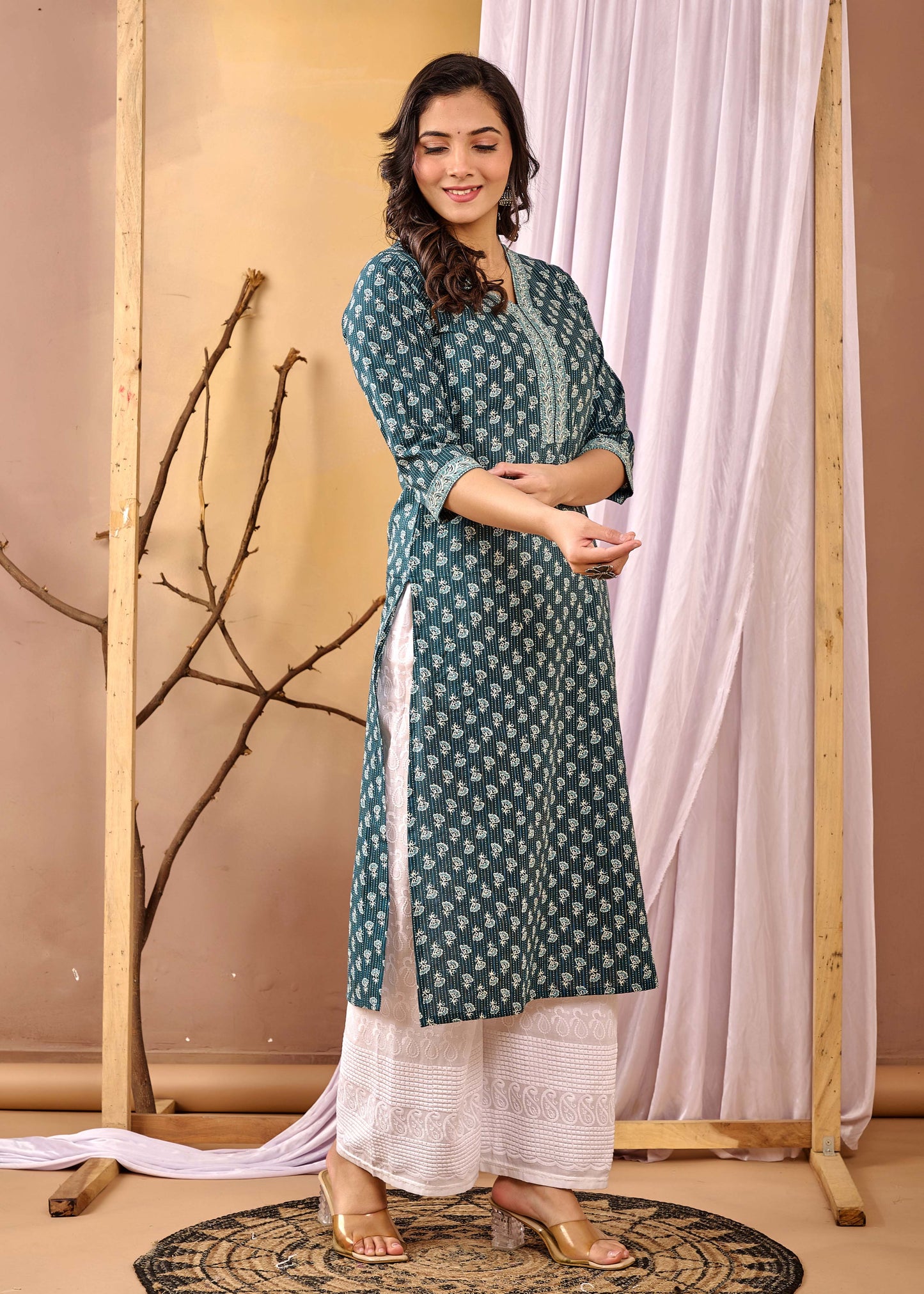 Green Printed Straight Kurta with Three Quarter Sleeves
