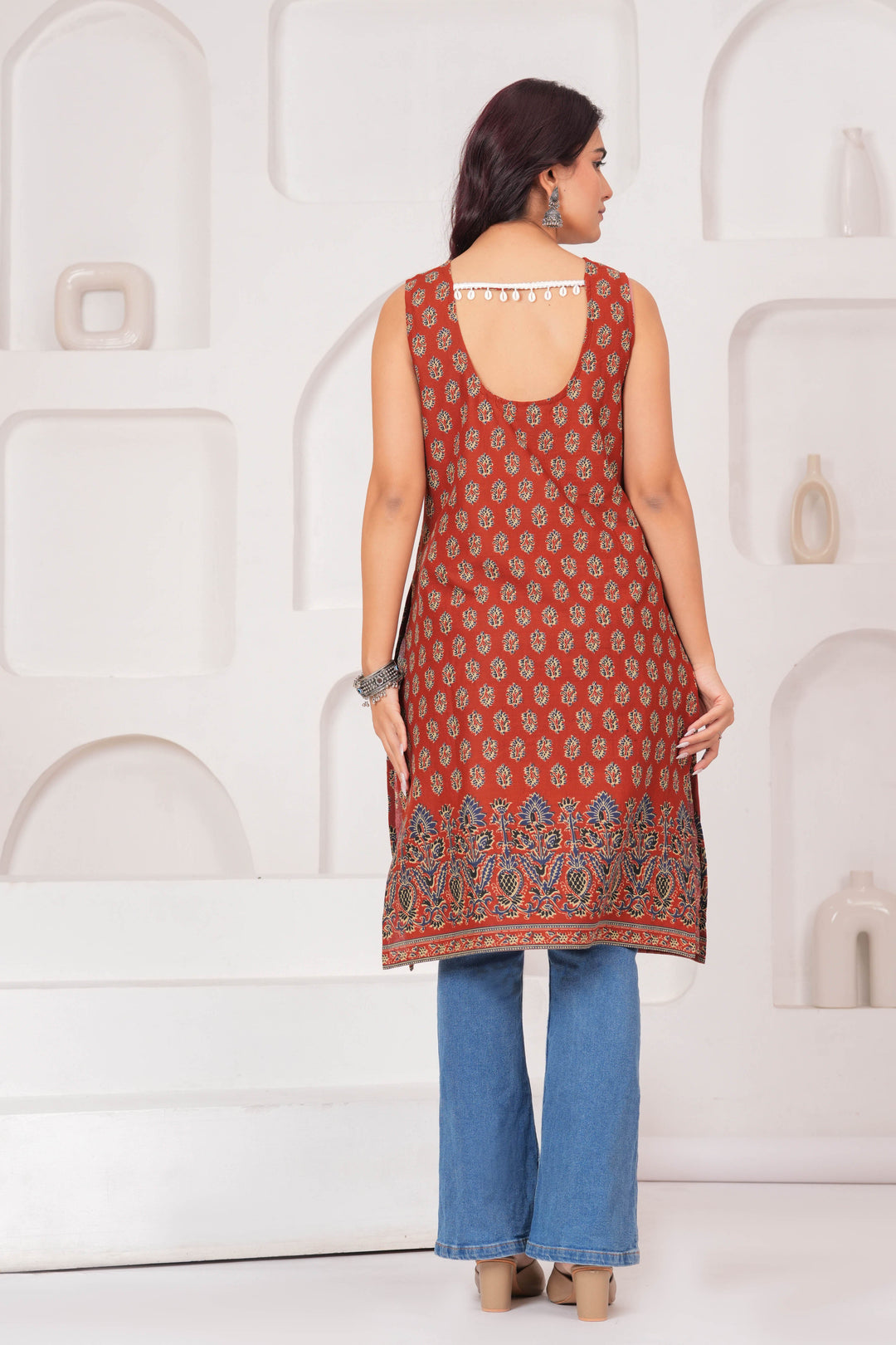 Printed Stylish Back Straight Sleeveless Kurta