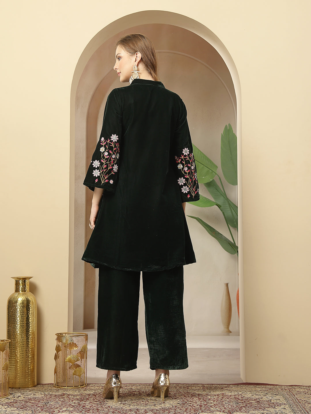 Women's Green Solid & Embroidered Velvet Co-Ord Set