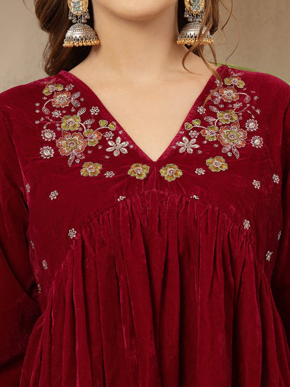 Women's Magenta Solid & Embroidered Velvet Co-Ord Set