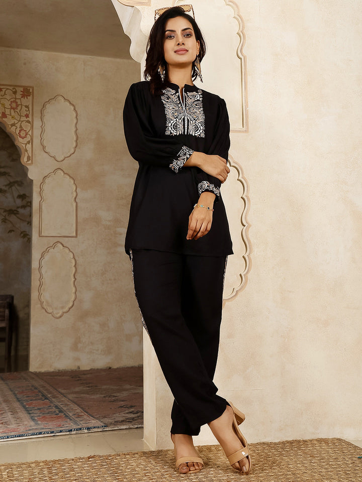 Rayon Hip Length Solid Straight 3/4 Sleeves Round Kurta Suit Set