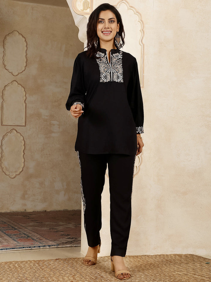 Rayon Hip Length Solid Straight 3/4 Sleeves Round Kurta Suit Set