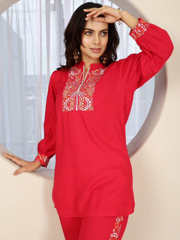 Rayon Hip Length Solid Straight 3/4 Sleeves Round Kurta Suit Set
