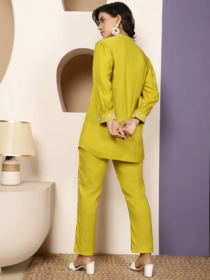 Rayon Hip Length Solid Straight 3/4 Sleeves Round Kurta Suit Set