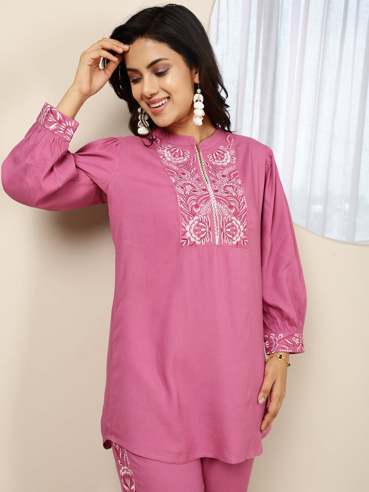 Rayon Hip Length Solid Straight 3/4 Sleeves Round Kurta Suit Set