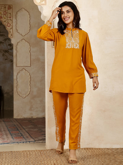 Rayon Hip Length Solid Straight 3/4 Sleeves Round Kurta Suit Set