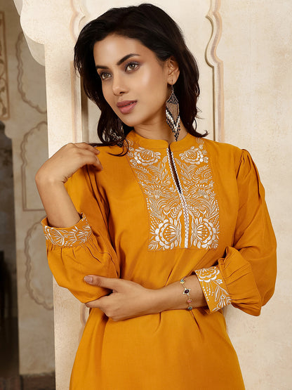 Rayon Hip Length Solid Straight 3/4 Sleeves Round Kurta Suit Set