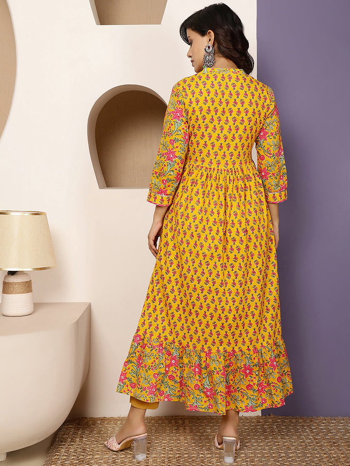 Cotton Calf Length Printed Flared 3/4 Sleeves Round Gown