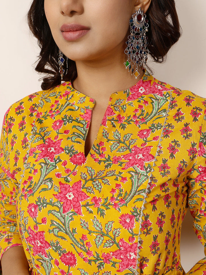 Cotton Calf Length Printed Flared 3/4 Sleeves Round Gown
