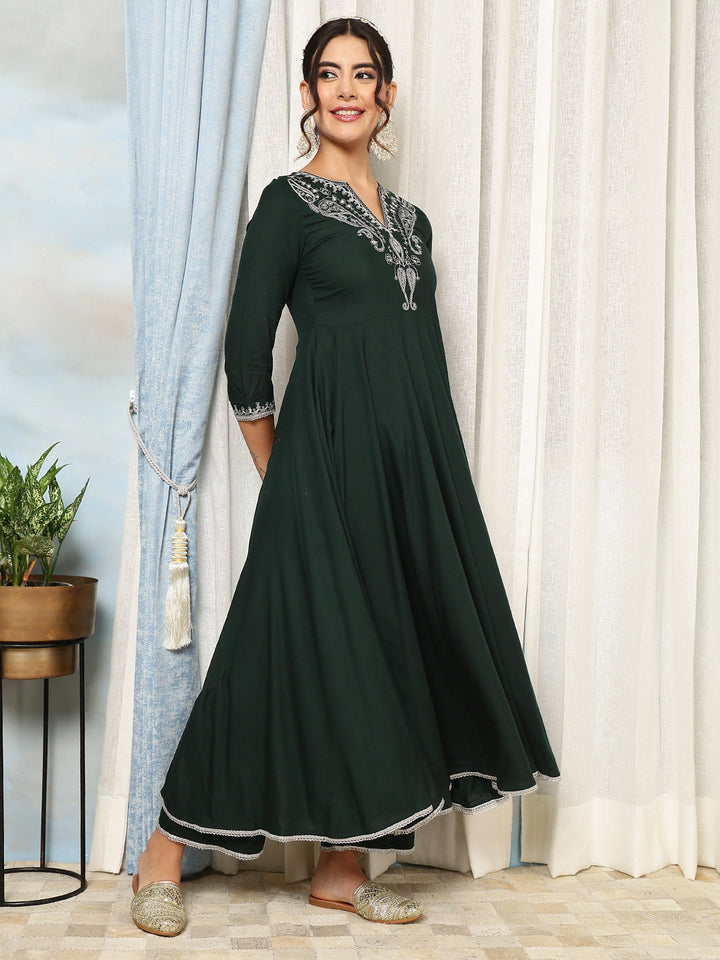 Rayon Calf Length Solid Flared 3/4 Sleeves V-Neck Kurta, Bottom With Dupatta