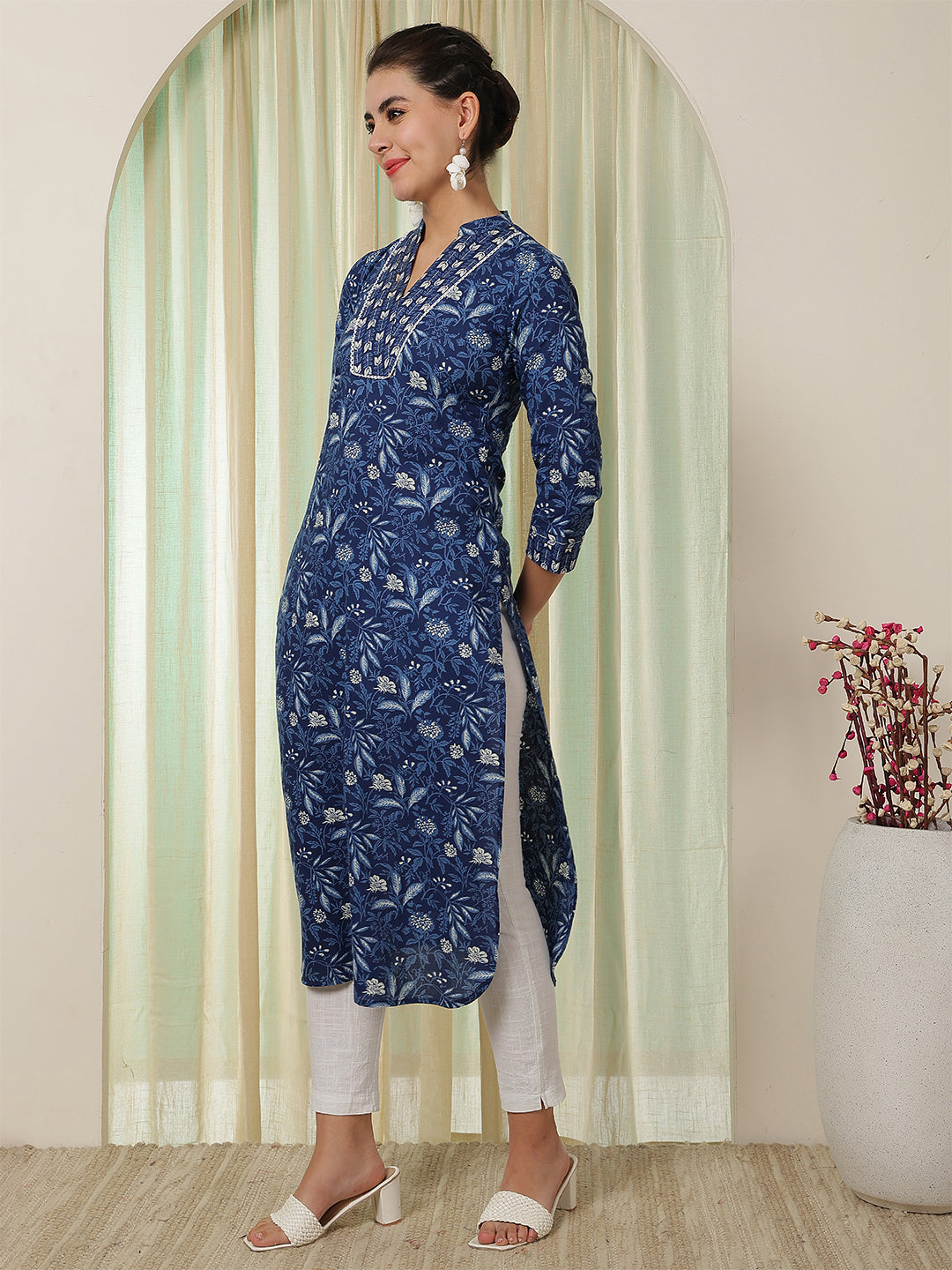 Cotton Calf Length Printed Straight 3/4 Sleeves V-Neck Kurta