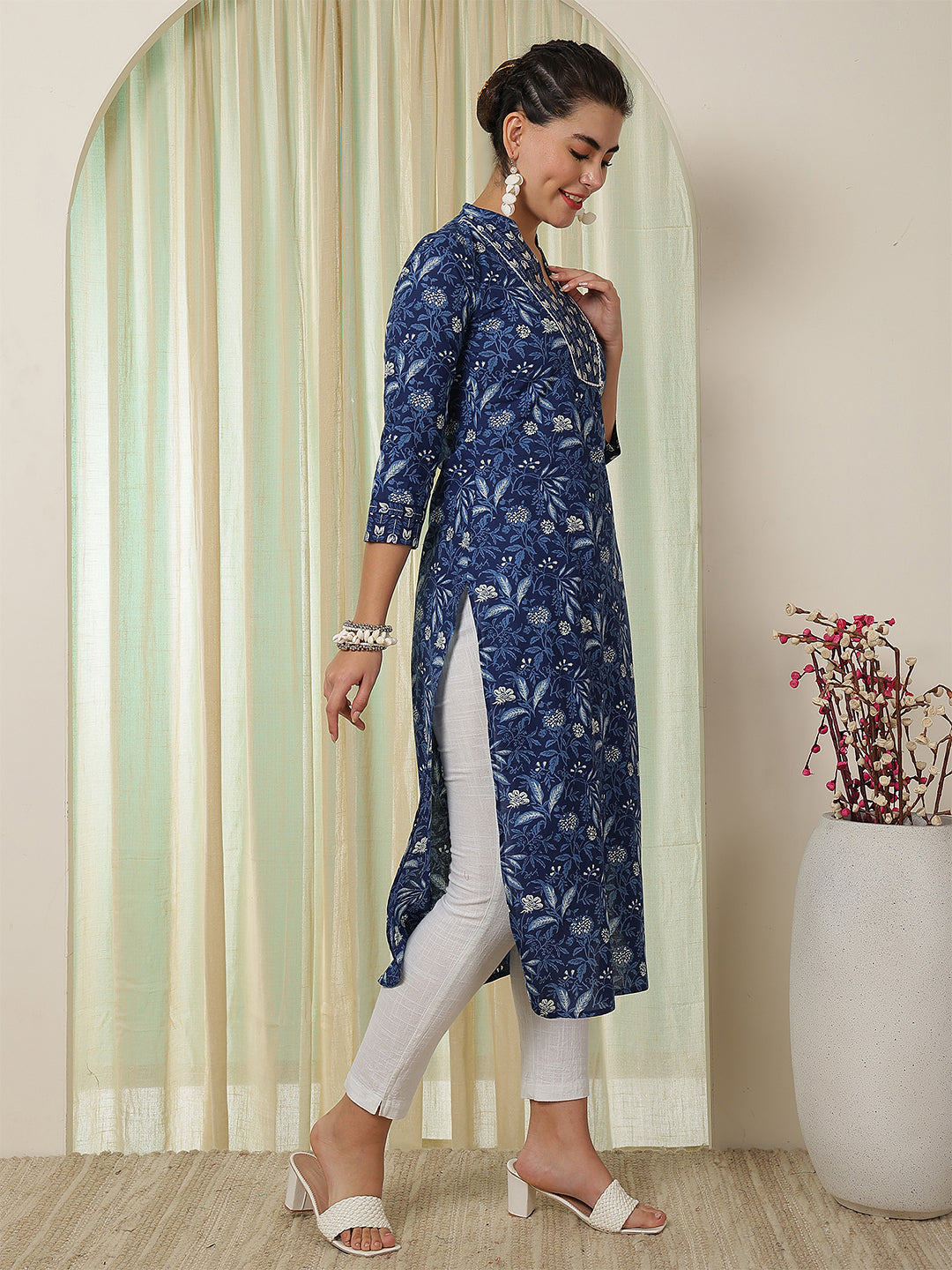Cotton Calf Length Printed Straight 3/4 Sleeves V-Neck Kurta