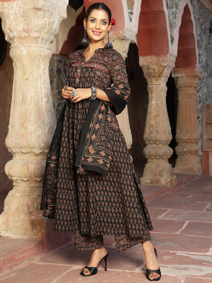 Cotton Calf Length Printed Flared 3/4 Sleeves Mandarin Kurta Suit Set