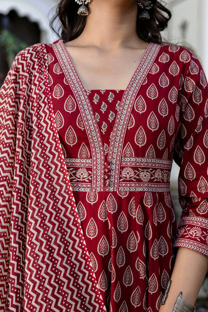 Cotton Calf Length Printed Flared 3/4 Sleeves V-Neck Kurta Suit Set