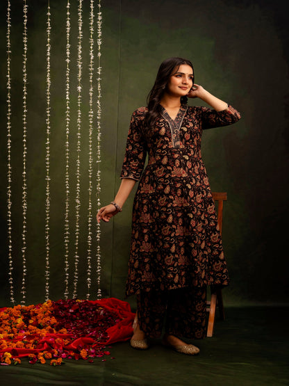 Cotton Calf Length Printed A-Line 3/4 Sleeves V-Neck Kurta Bottom Set