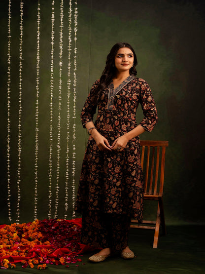 Cotton Calf Length Printed A-Line 3/4 Sleeves V-Neck Kurta Bottom Set