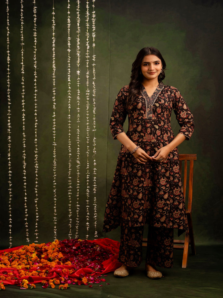 Cotton Calf Length Printed A-Line 3/4 Sleeves V-Neck Kurta Bottom Set