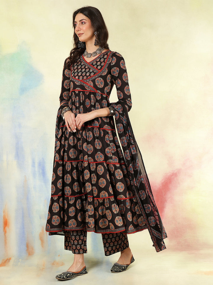 Cotton Calf Length Printed Flared 3/4 Sleeves V-Neck Kurta Suit Set