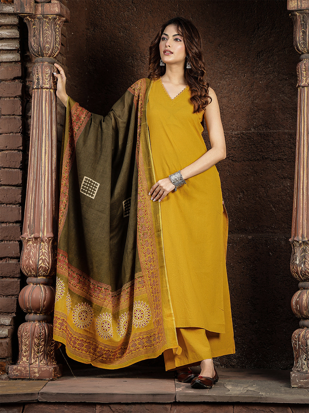 Rayon Calf Length Solid Sleeveless V-Neck Straight Kurta Suit Set