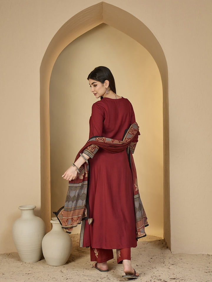 Rayon Calf Length Solid 3/4 Sleeves V-Neck Flared Kurta Suit Set
