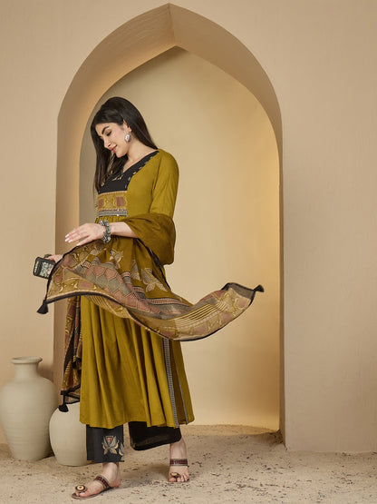 Rayon Calf Length Solid 3/4 Sleeves V-Neck Flared Kurta Suit Set