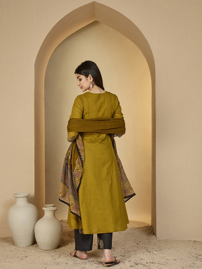 Rayon Calf Length Solid 3/4 Sleeves V-Neck Flared Kurta Suit Set