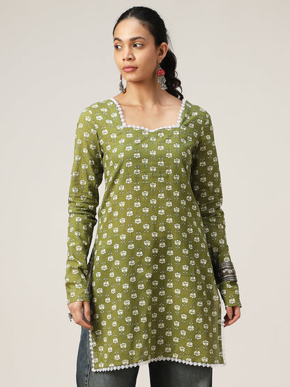 Straight Printed Cotton Sweet Heart Neck Top