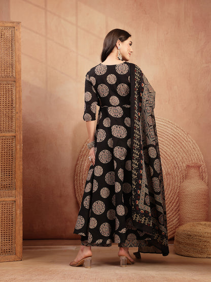 Cotton Calf Length Printed 3/4 Sleeve V-Neck Anarkali Kurta Suit Set