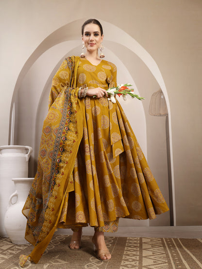Cotton Calf Length Printed 3/4 Sleeve V-Neck Anarkali Kurta Suit Set
