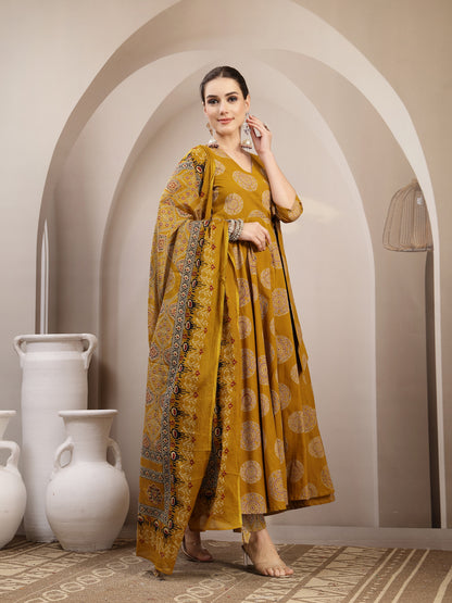 Cotton Calf Length Printed 3/4 Sleeve V-Neck Anarkali Kurta Suit Set