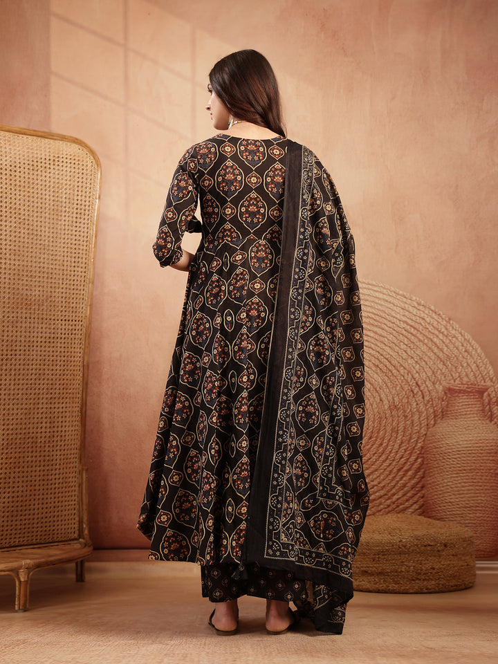 Cotton Calf Length Printed 3/4 Sleeves V-Neck Anarkali Kurta Suit Set