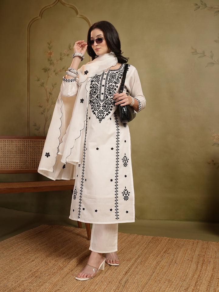 Straight Solid Embroidered Cotton Kurta Set With Malmal Dupatta