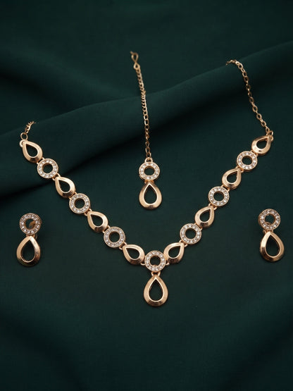 Women Gold Plated Traditional Jewellery Set With Mang Tika