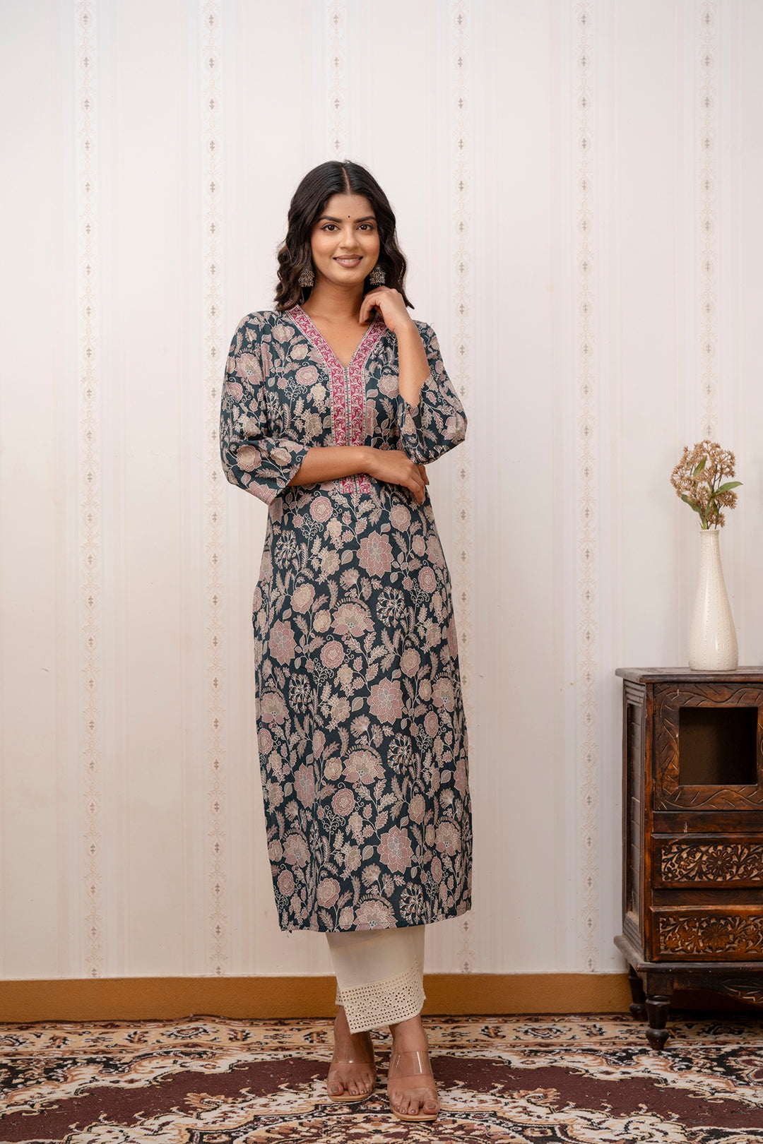 Green Printed Straight Kurta with Three Quarter Sleeves